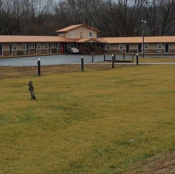 Spillway Motel