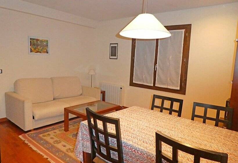 Apartamentos Villanua 3000