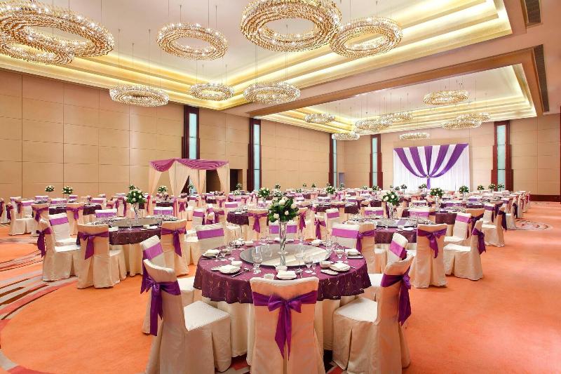 Отель Four Points By Sheraton Luohe