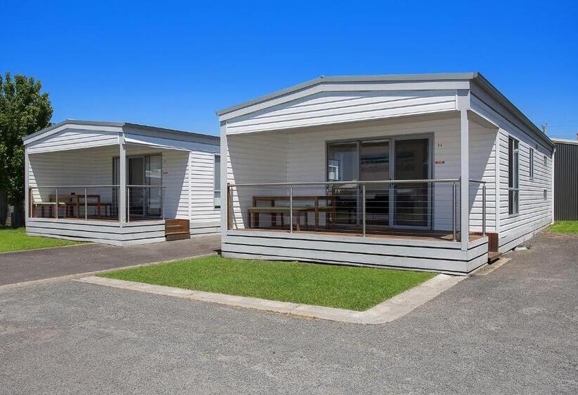 هتل Portland Holiday Village
