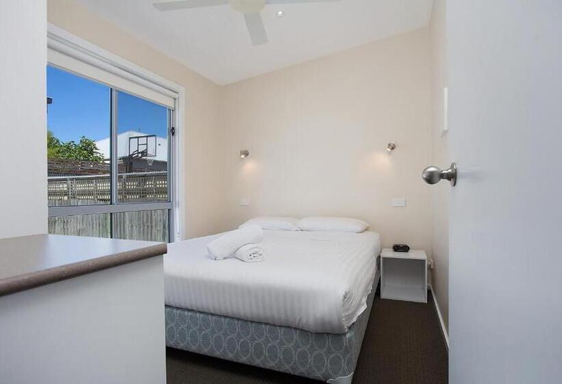 هتل Portland Holiday Village