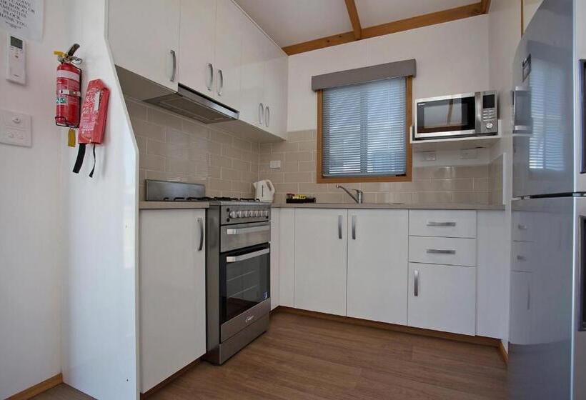 هتل Portland Holiday Village