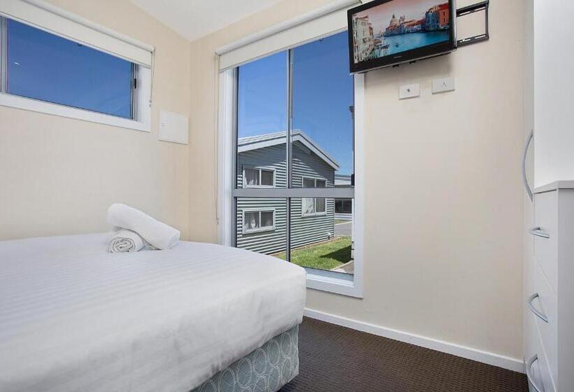 هتل Portland Holiday Village