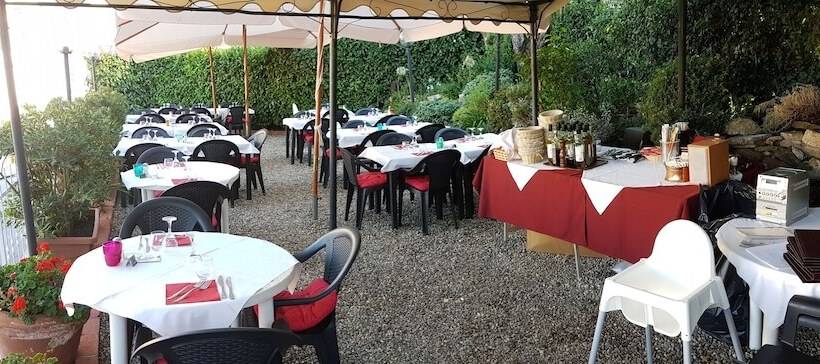 هتل Ristorante Il Caminetto