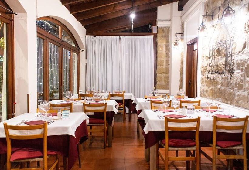 هتل Ristorante Il Caminetto