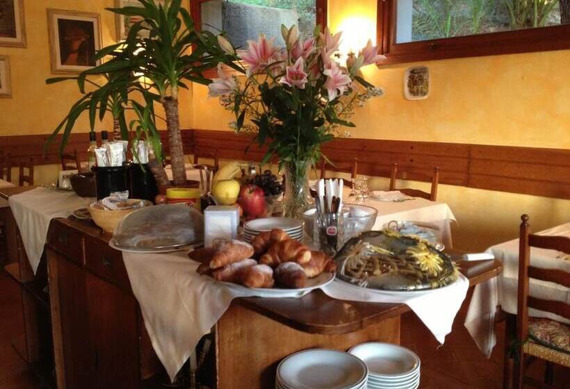 هتل Ristorante Il Caminetto