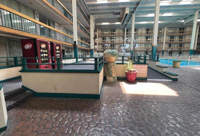 The Lodge Hotel And Banquets