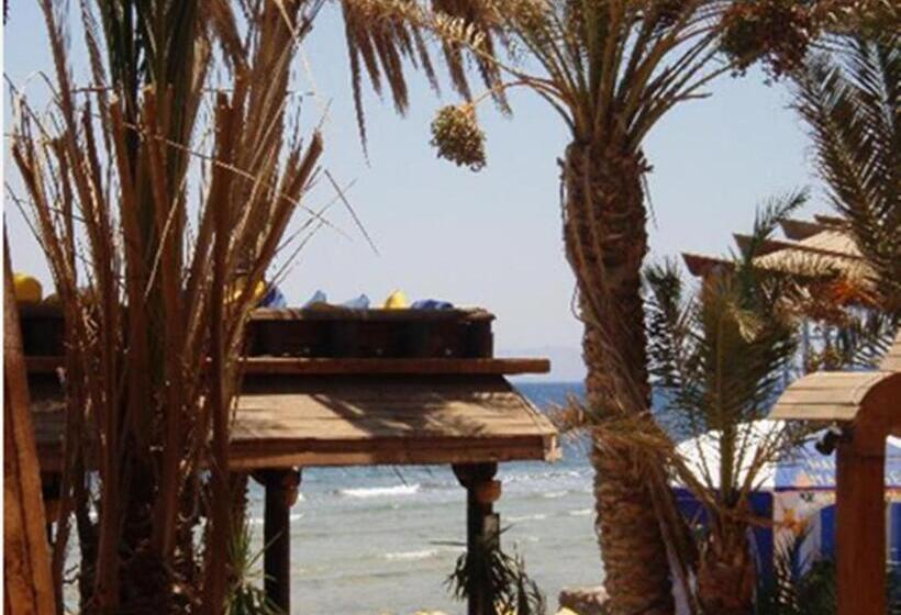 استراحتگاه Penguin Village Dahab