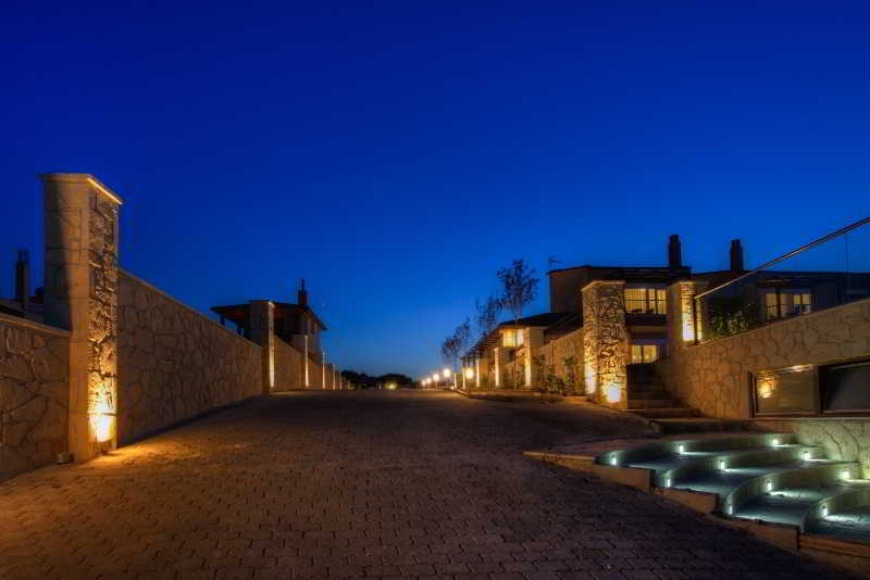 Sunny Villas Resort & Spa