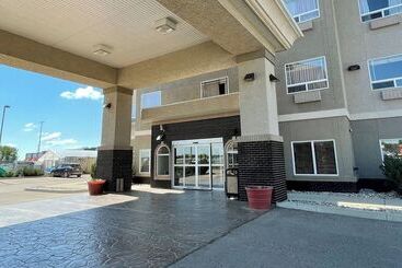 هتل Coast Weyburn