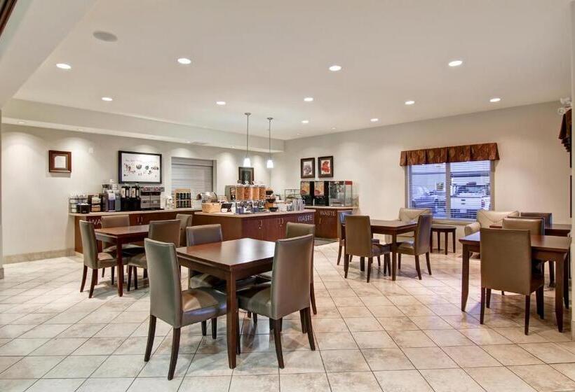 فندق Coast Weyburn