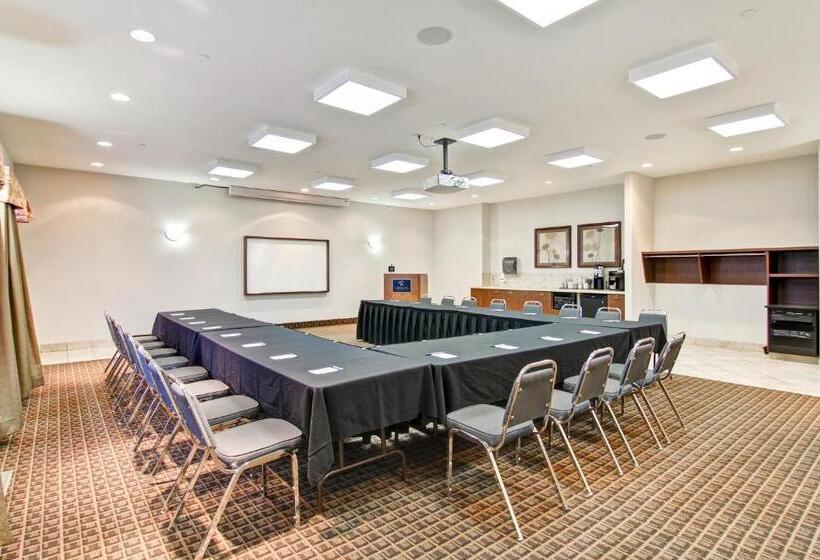 فندق Coast Weyburn