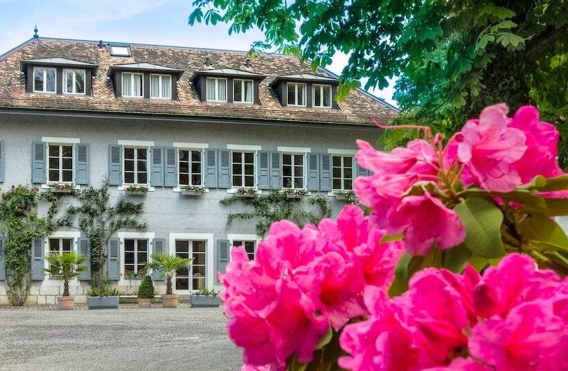 هتل Chateau De Bossey