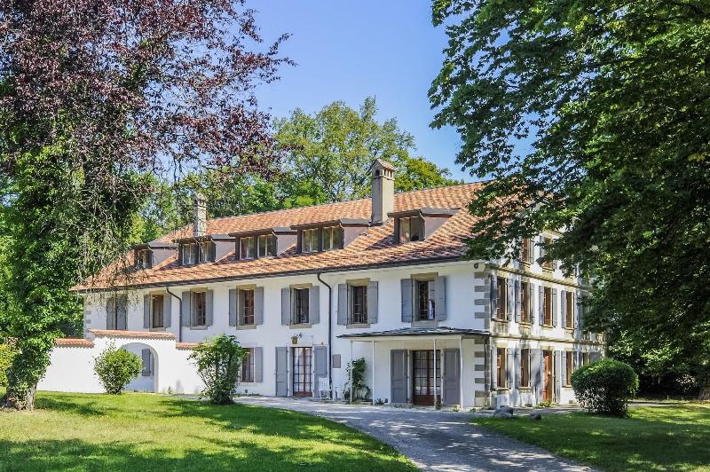 هتل Chateau De Bossey