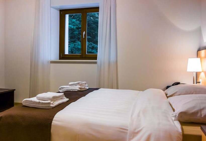 هتل Chateau De Bossey