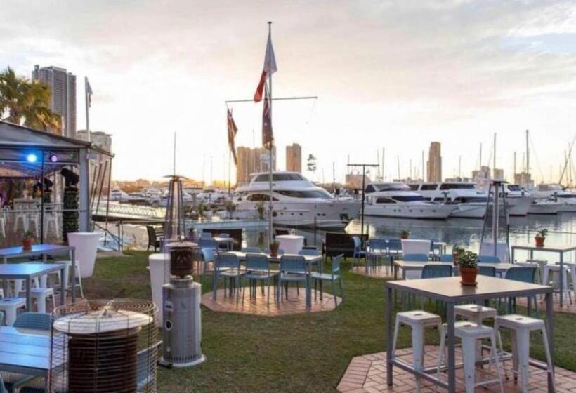 هتل Harbour Side Resort