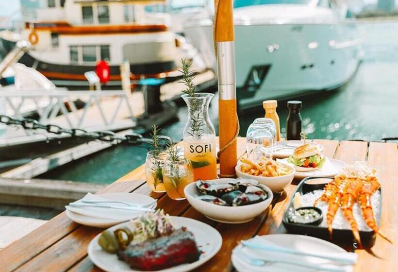 هتل Harbour Side Resort