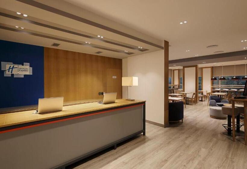 هتل Holiday Inn Express Pune Pimpri, An Ihg