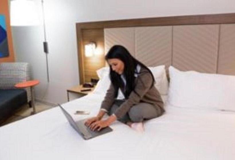 هتل Holiday Inn Express Pune Pimpri, An Ihg