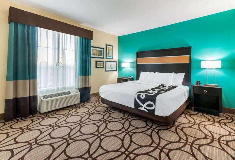 هتل La Quinta By Wyndham Carlsbad