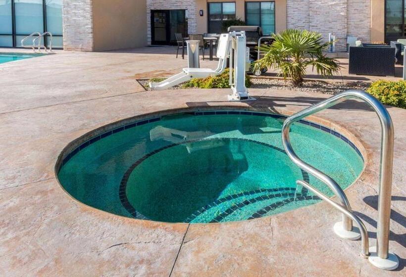 هتل La Quinta By Wyndham Carlsbad