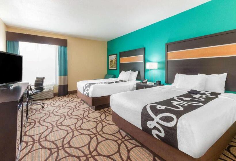 هتل La Quinta By Wyndham Carlsbad