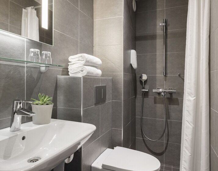 هتل Majvik Congress