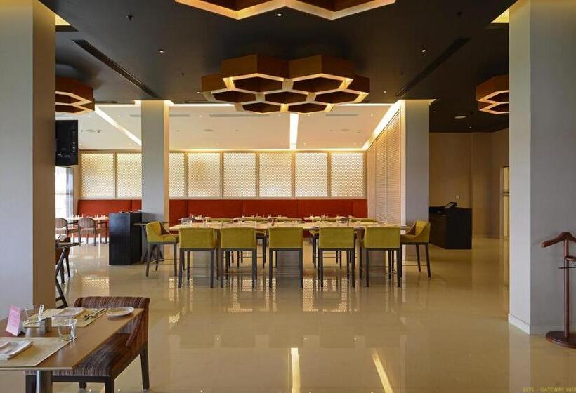 فندق Naveen Lakeside