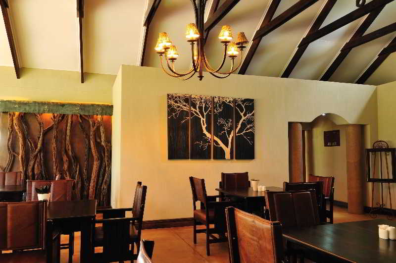 هتل Otjiwa Safari Lodge