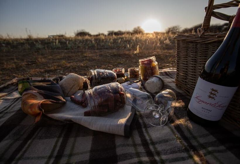 هتل Otjiwa Safari Lodge