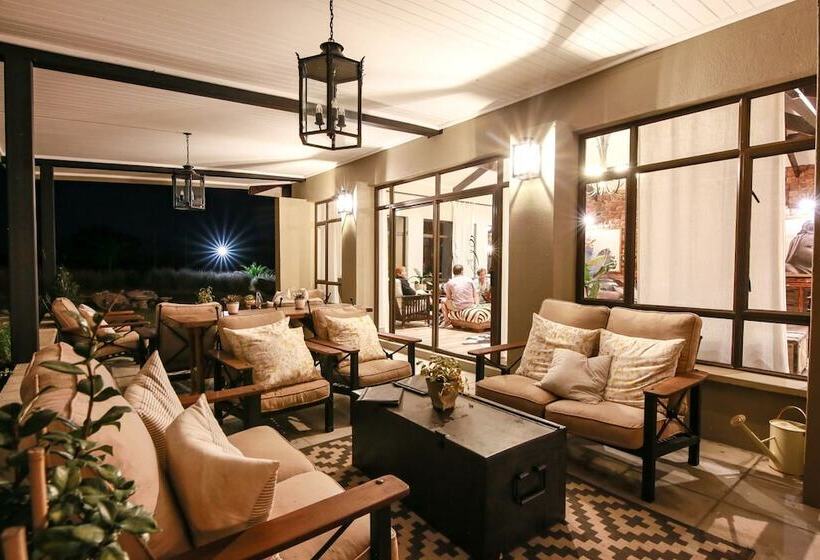 هتل Otjiwa Safari Lodge