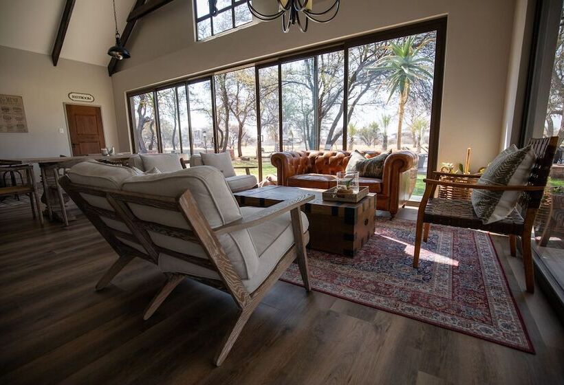 هتل Otjiwa Safari Lodge