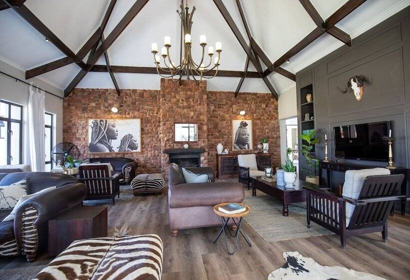 هتل Otjiwa Safari Lodge