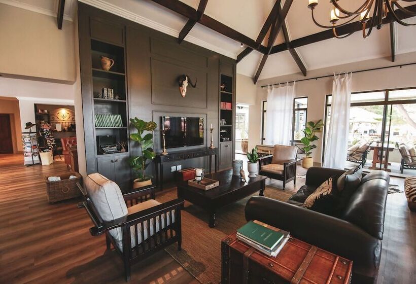 هتل Otjiwa Safari Lodge