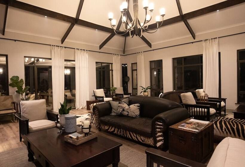 هتل Otjiwa Safari Lodge