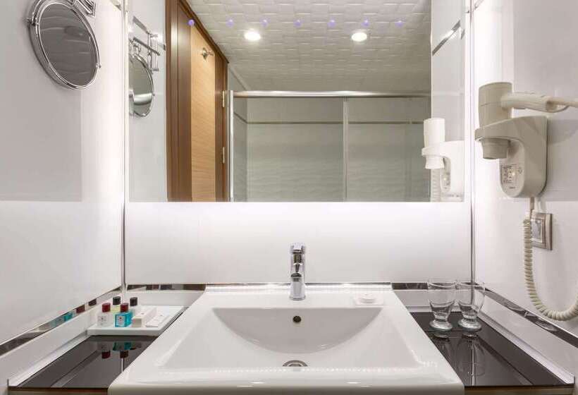هتل Ramada Usak