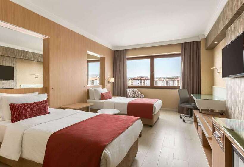 Hotel Ramada By Wyndham Usak