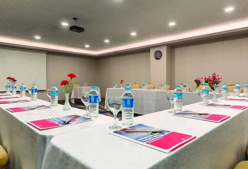 هتل Ramada Usak