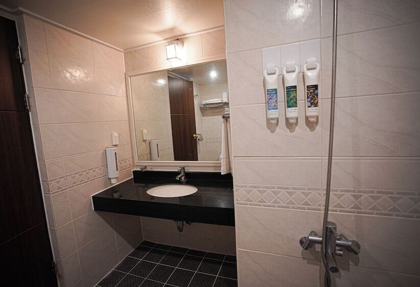 فندق Ramada By Wyndham Suanbo