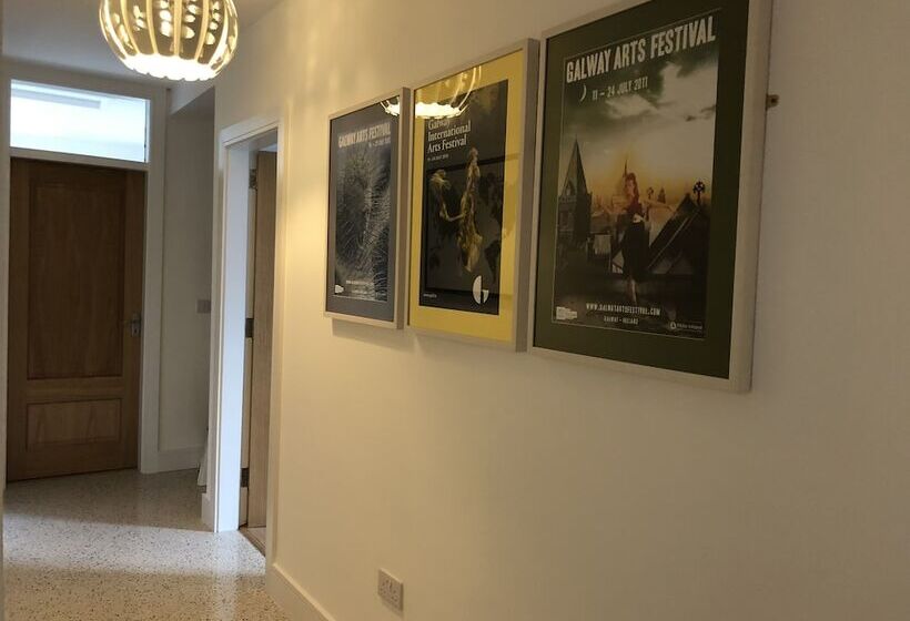 پانسیون The Eyre Square Townhouse