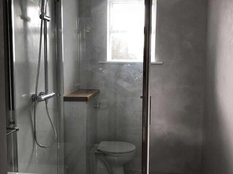 پانسیون The Eyre Square Townhouse