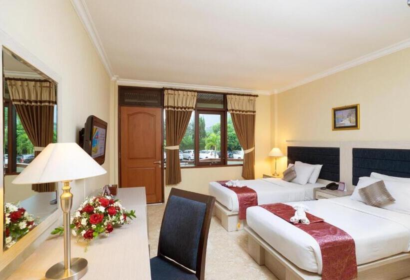 استراحتگاه Royal Hotel And Villa Batu