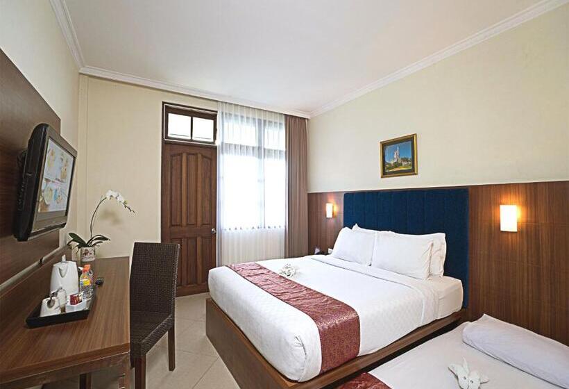 استراحتگاه Royal Hotel And Villa Batu