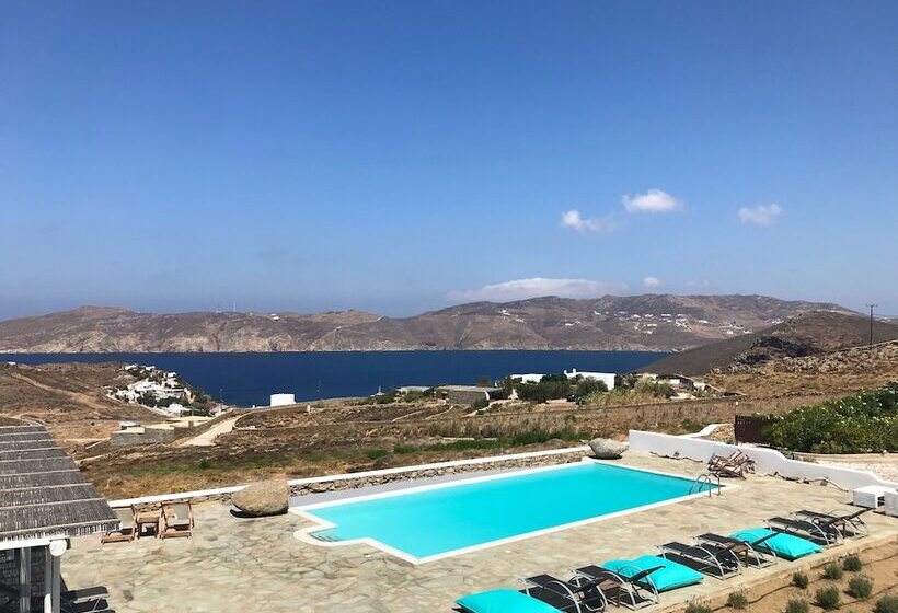 Yakinthos Residence