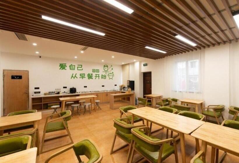 هتل Greentree Inn Express Wuxi Jiangyin Wanda Plaza Tongfu Road
