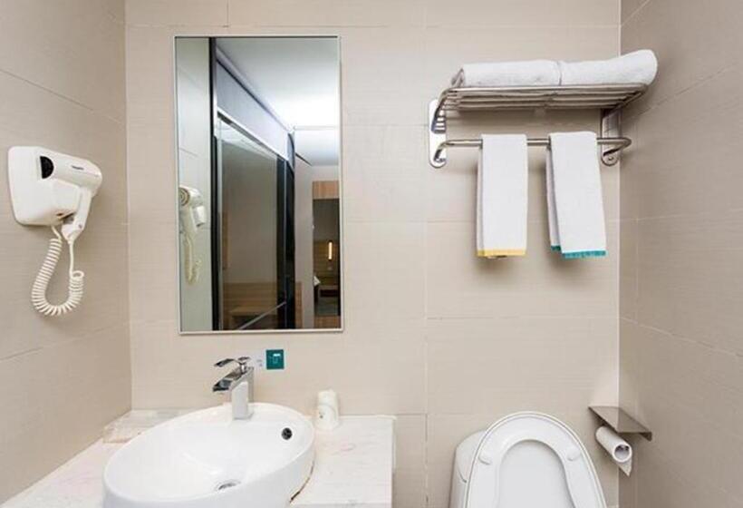 Отель City Comfort Inn Xiangyang Minfa World City Minfa Plaza