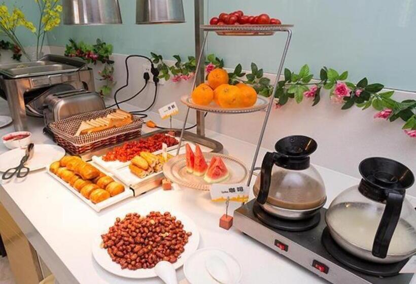 Отель City Comfort Inn Xiangyang Minfa World City Minfa Plaza