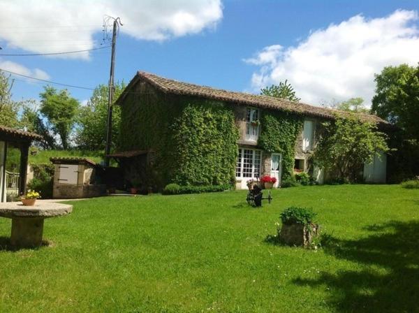 住宿加早餐  L Oustal Chambres Et Tables D Hôtes