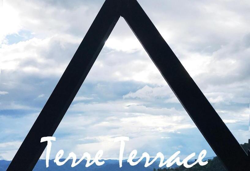 تختخواب و صبحانه Terre Terrace Glamping   Doichang