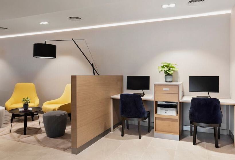 هتل Courtyard By Marriott Batumi